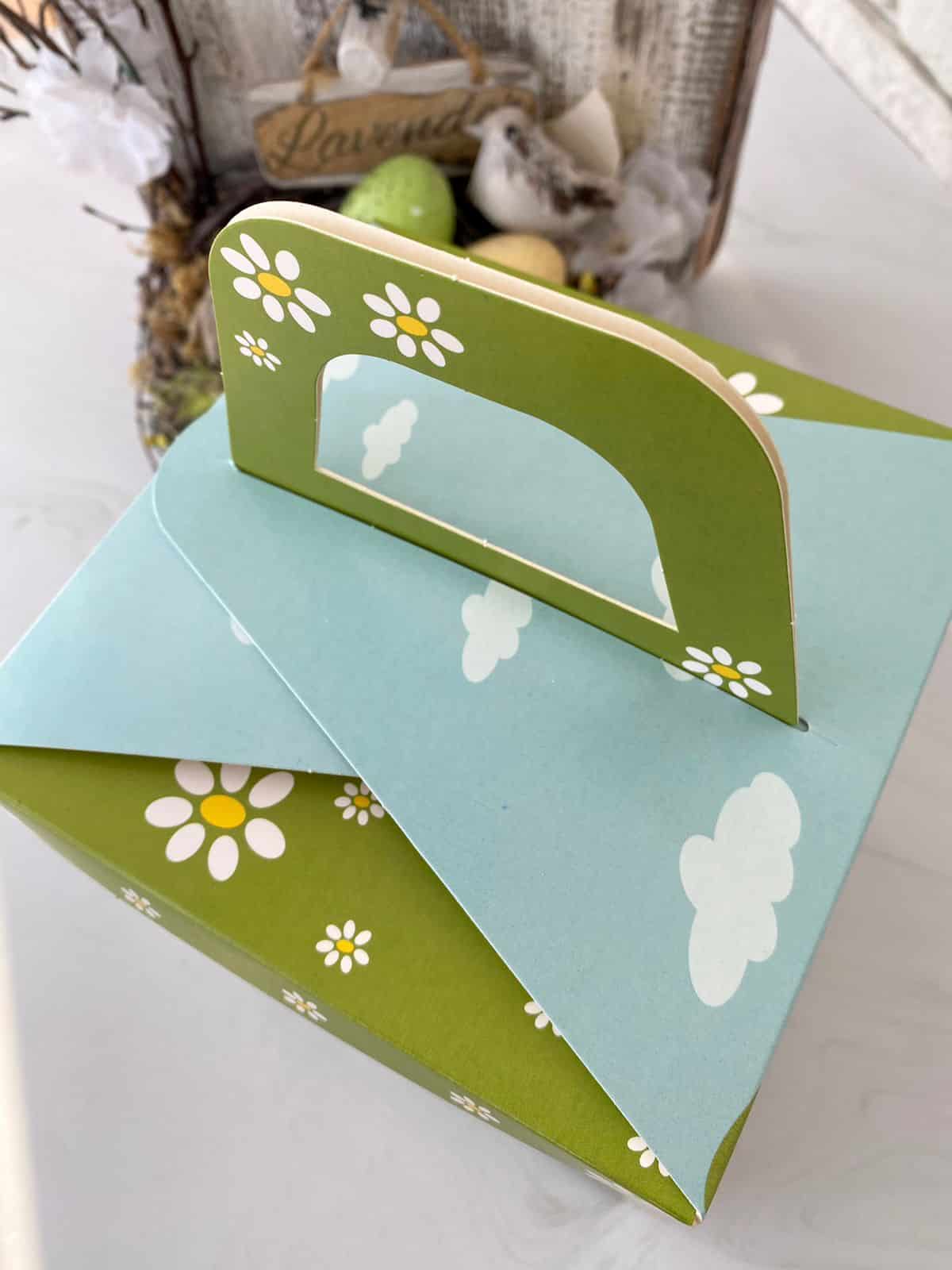 Коробка под кулич с окном "Пасхальные Кролики" — изображение 3